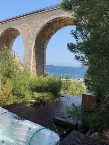 Côte bleu à 200 mètres de la mer, superbe vue, jacuzzi