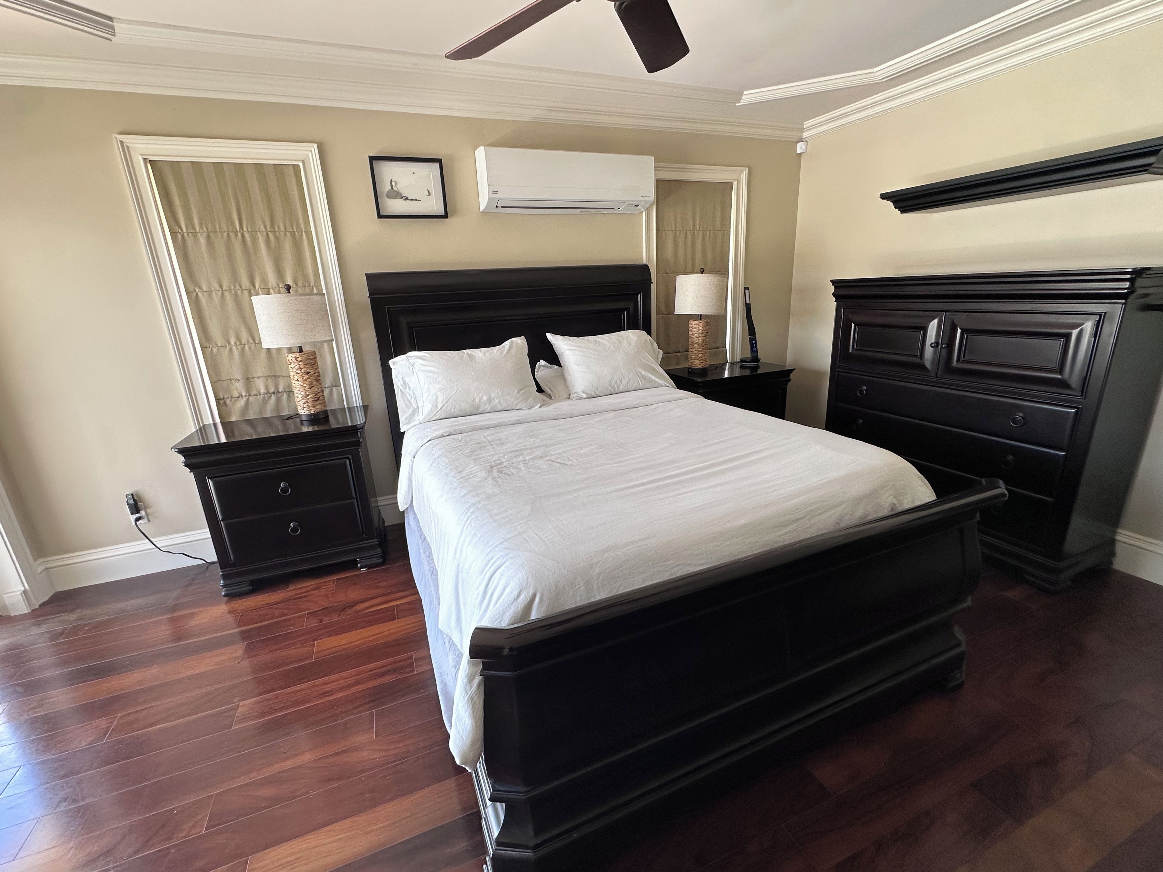 3 bedrooms, desk, iron/ironing board, travel crib