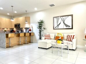 Smart TV, videojuegos, futbolito y tenis de mesa 