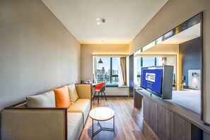Standard Room, 1 King Bed (Extra Floor Space, Beijiao View) - Holiday Inn Express Foshan Beijiao by IHG (Foshan)