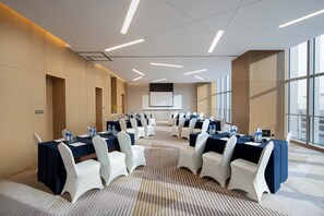 Unclassified image, 3 of 65, button - Holiday Inn Wuxi Central Station (Wuxi)
