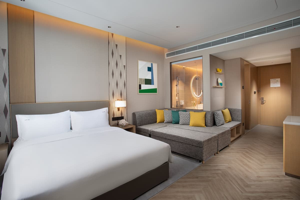 Standard Room, 1 King Bed with Sofa bed | Premium bedding, down comforters, minibar, in-room safe