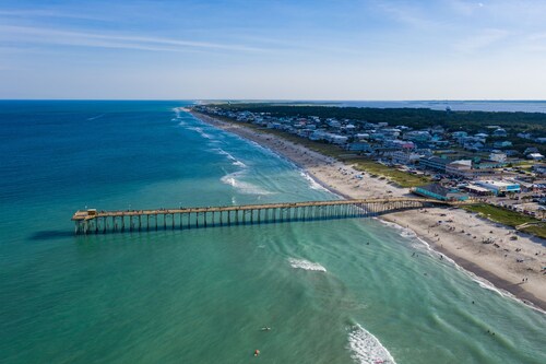 Brand NEW! | Luxury Townhome | 2 Master Suites | Elevator | Pool and ocean view