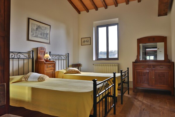 3 bedrooms, iron/ironing board