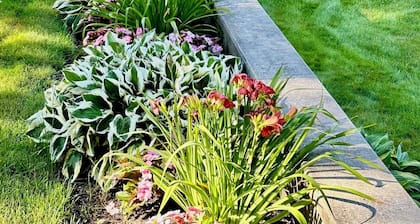 Historical home, the Burnett Nestt in the heart of Lake Ann