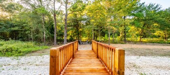 Cubs Corner 2BR w/3 bunks/playground