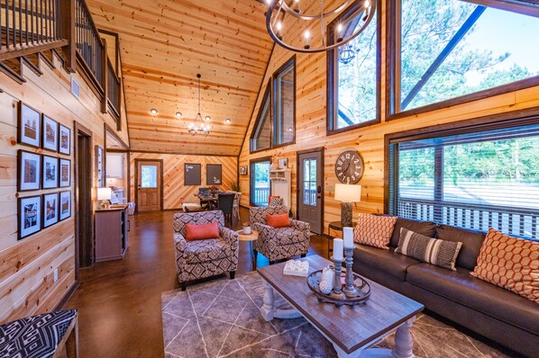 Smart TV, fireplace, DVD player