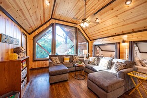 Smart TV, fireplace, DVD player