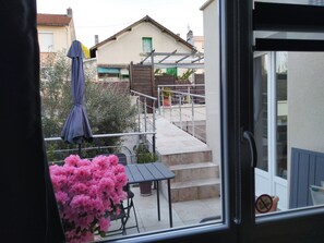 Interior - Marguerite Room - 50s decoration
, Continental breakfast included (Périgueux)