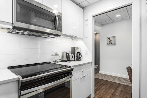 Fridge, microwave, oven, stovetop