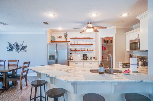 Large beach house with awesome game room!