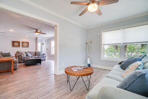 TV, DVD player, table football, ping pong - Large beach house with awesome game room! (Mexico Beach)