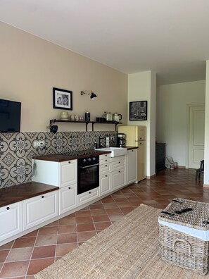 Kühlschrank, Ofen, Herdplatte, Geschirrspüler