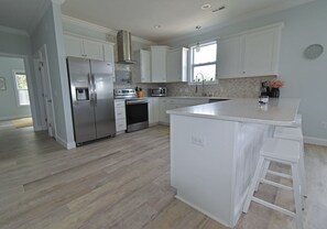 Refrigerador, microondas, horno, placa de cocina