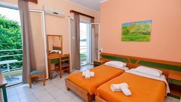 Double Room, Sea View | Free WiFi, bed sheets