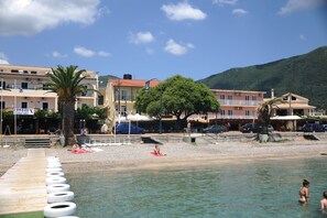 On the beach, white sand - Costa Hotel (Corfu)