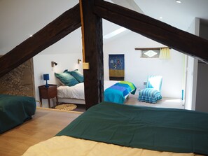 1 slaapkamer, een strijkplank/strijkijzer, reisbedje, gratis wifi