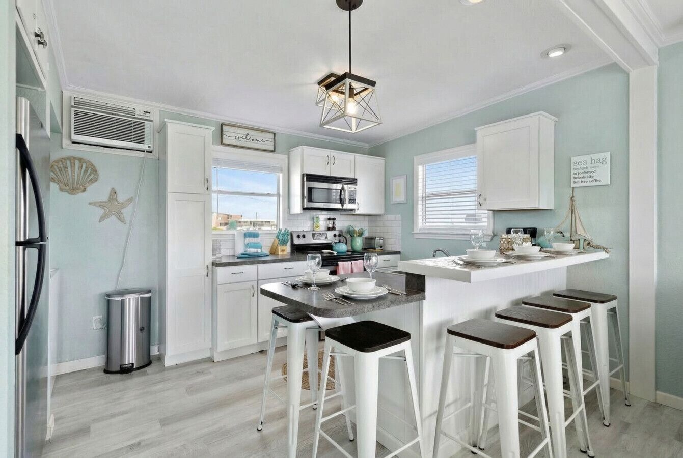 Réfrigérateur, micro-ondes, four, plaque de cuisson