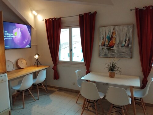 Renovated, town center, dishwasher, air-conditioned, WIFI, TV , double glazing