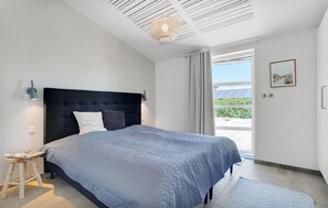 4 bedrooms, in-room safe, travel cot, free WiFi