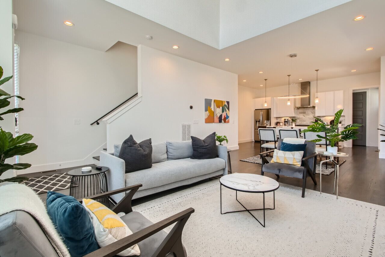 13- Modern Melrose Retreat w/ Rooftop Fireplace
