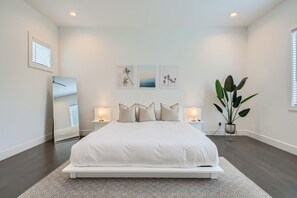 4 bedrooms, desk, iron/ironing board, WiFi - 14- Modern Oasis- The Music City Collection (Nashville)