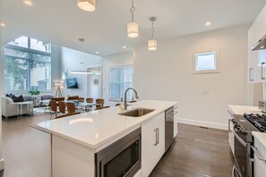 Fridge, microwave, oven, stovetop - 14- Modern Oasis- The Music City Collection (Nashville)