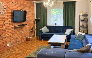 Fernseher, Kamin, Stereoanlage