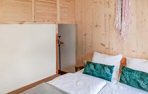 4 عدّة غرف نوم وملاءات أسرّة