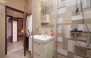 Bathtub - Nice apartment in Fazana with WiFi (Fazana)