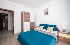 3 bedrooms, free WiFi, bed sheets