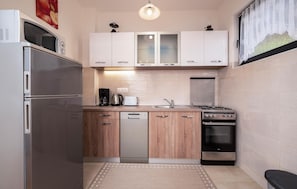Kühlschrank, Herdplatte, Geschirrspüler