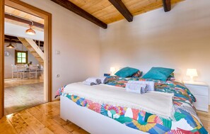 3 bedrooms, travel crib, free WiFi, bed sheets
