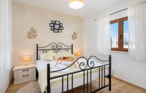 3 dormitorios, cuna de viaje, wifi gratis y ropa de cama