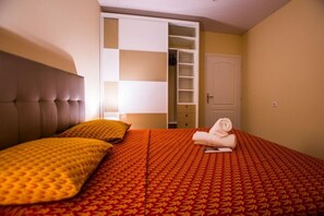 2 chambres, fer et planche Ă repasser, Wi-Fi gratuit, draps fournis