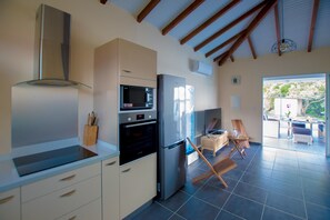 Micro-ondes, lave-vaisselle, cafetiĂšre/bouilloire