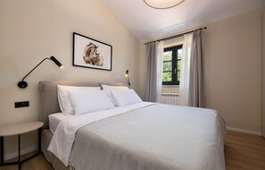 5 bedrooms, in-room safe, travel crib, free WiFi - 5 bedroom nice home in Manjadvorci (Manjadvorci)