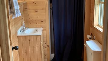 Douche, serviettes fournies