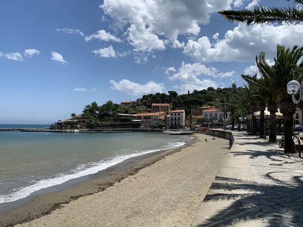 Beach nearby, sun-loungers - Appartement 4 personnes vue mer (Collioure)