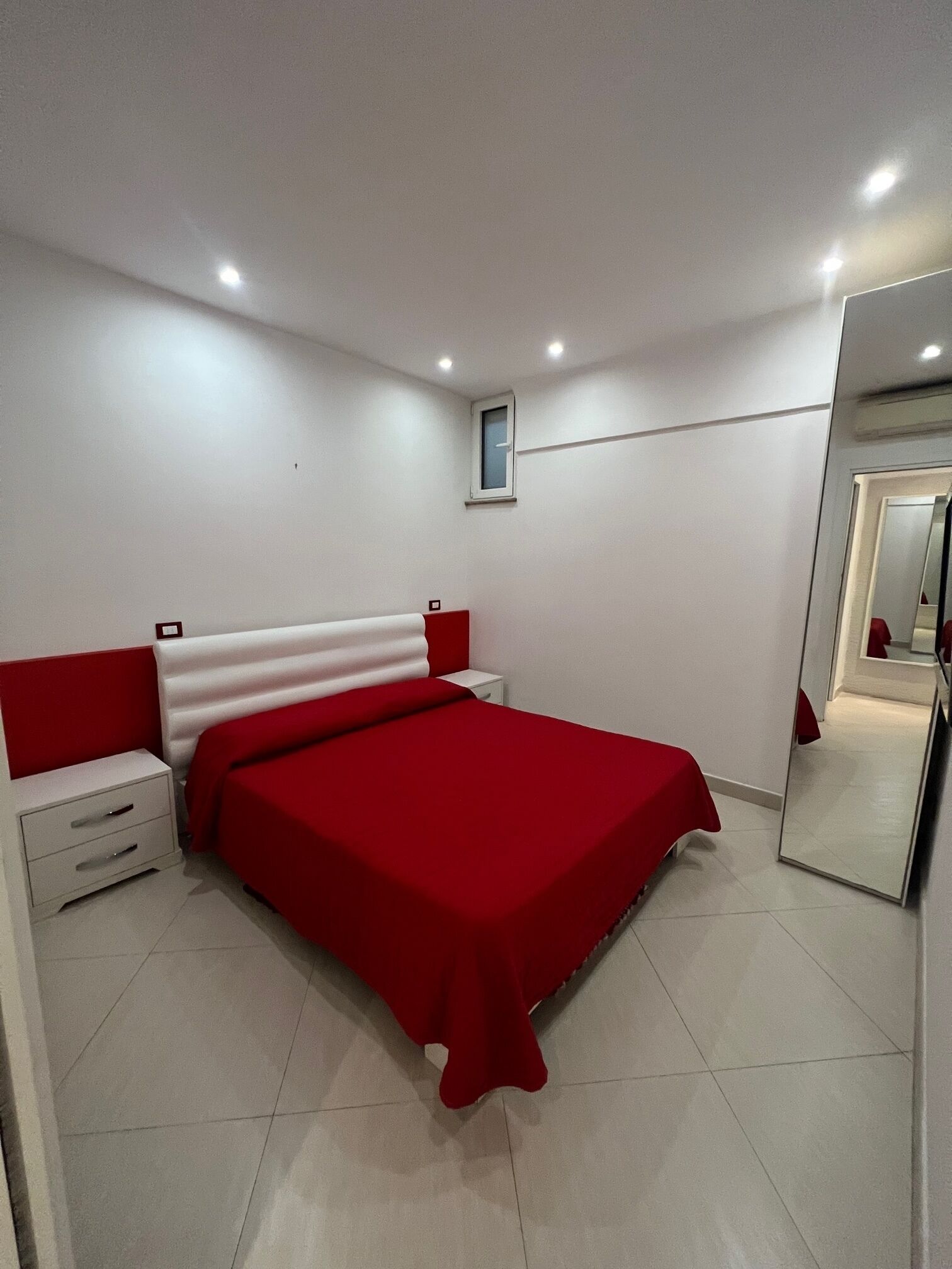 1 chambre, coffres-forts dans les chambres, fer et planche à repasser