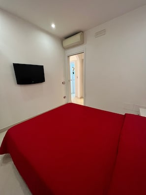 1 bedroom, in-room safe, iron/ironing board, free WiFi