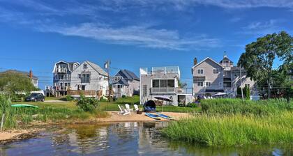 Studio, Private Beach, Kayak, Paddle board, Pool, Hot tub