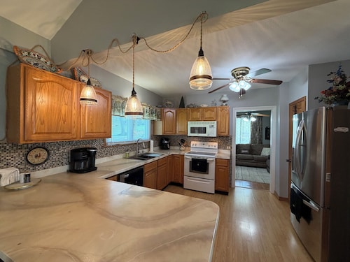 CHARMING HOME CLOSE TO WATKINS GLEN & INTERNATIONAL RACETRACK