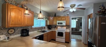 CHARMING HOME CLOSE TO WATKINS GLEN & INTERNATIONAL RACETRACK