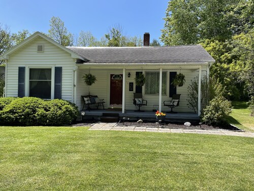CHARMING HOME CLOSE TO WATKINS GLEN & INTERNATIONAL RACETRACK