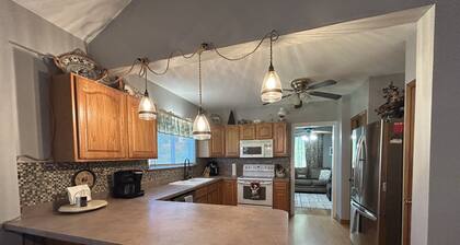CHARMING HOME CLOSE TO WATKINS GLEN!