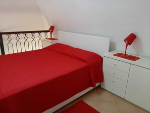 1 bedroom, in-room safe, iron/ironing board, free WiFi