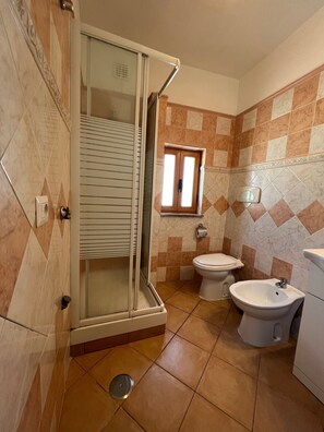 A bathroom with a shower, toilet, bidet, and sink. - Villa Bebe' : Splendida Casa Vacanze in Costiera Sorrentina!!!! (Vico Equense)