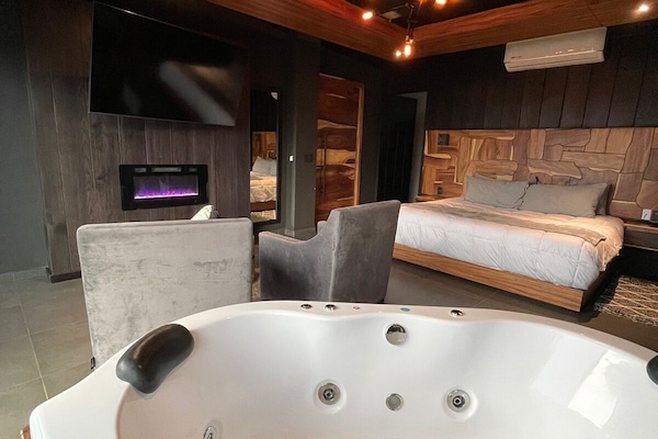 Cabaña Deluxe | Ropa de cama hipoalergénica, edredones de plumas, minibar