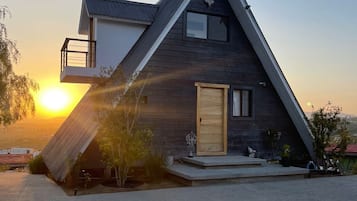 Family Cabin | Hypo-allergenic bedding, down comforters, minibar